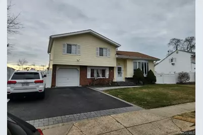 160 Bark Avenue, Central Islip, NY 11722 - Photo 2