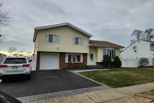 160 Bark Ave, Central Islip, NY 11722 - Photo 2