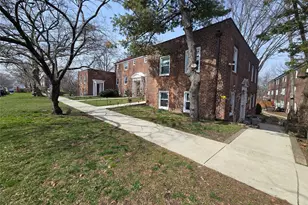 147-15 Village, Briarwood, NY 11435 - Photo 16