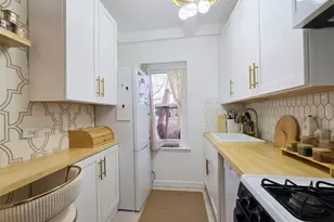 147-15 Village, Briarwood, NY 11435 - Photo 6