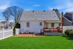 126 Grant St, Centerport, NY 11721 - Photo 2