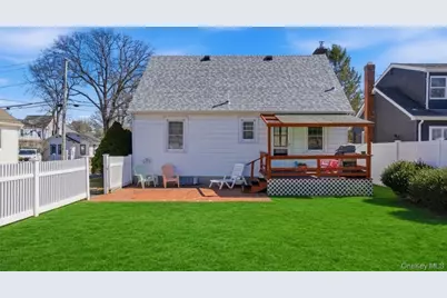 126 Grant Street, Centerport, NY 11721 - Photo 4