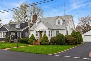 126 Grant St, Centerport, NY 11721 - Photo 2