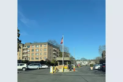 3 Birchwood Court #5B, Mineola, NY 11501 - Photo 2