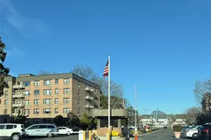 3 Birchwood Ct, Mineola, NY 11501 - Photo 2