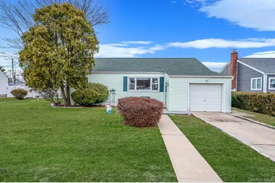 43 E June Street, Lindenhurst, NY 11757 - Photo 2