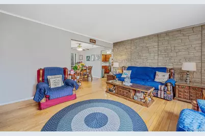 43 E June Street, Lindenhurst, NY 11757 - Photo 18