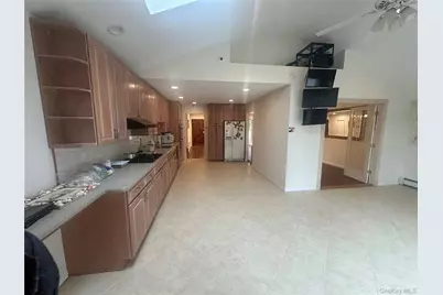 12 Parkdale Drive, Farmingdale, NY 11735 - Photo 4