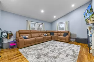 1 Linden St, Coram, NY 11727 - Photo 10