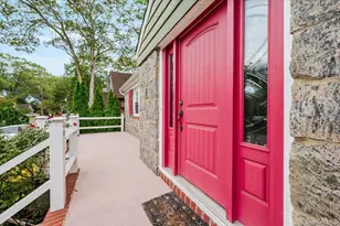 57 Carol St, Lynbrook, NY 11563 - Photo 2