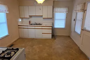 28 & 34 Townsend Ave, Flanders, NY 11901 - Photo 4