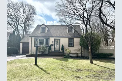 5 Slade Place, Bay Shore, NY 11706 - Photo 2