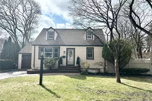 5 Slade Pl, Bay Shore, NY 11706 - Photo 2