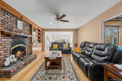 19 Austin Lane, East Northport, NY 11743 - Photo 14