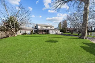 19 Austin Ln, East Northport, NY 11743 - Photo 2