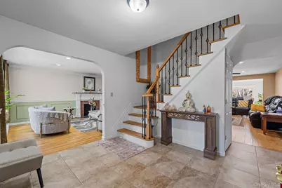 19 Austin Lane, East Northport, NY 11743 - Photo 4