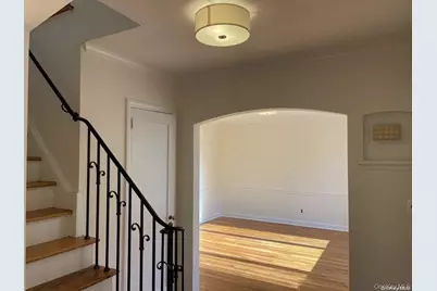 1 The Beachway, Manhasset, NY 11030 - Photo 2