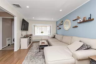 8 E Gate, Plainview, NY 11803 - Photo 2