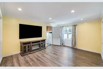 1659 Lincoln Avenue, Bohemia, NY 11716 - Photo 14
