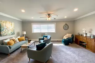 325 Brook Ave, Bay Shore, NY 11706 - Photo 4