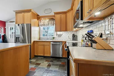 136 Park Avenue, Deer Park, NY 11729 - Photo 14