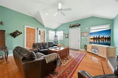 136 Park Avenue, Deer Park, NY 11729 - Photo 8