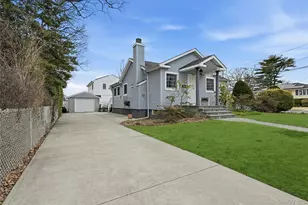 136 Park Ave, Deer Park, NY 11729 - Photo 2