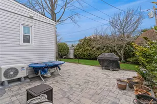 35 Roydon Dr N, Merrick, NY 11566 - Photo 22