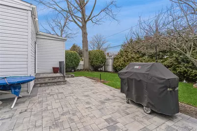 35 Roydon Drive N, Merrick, NY 11566 - Photo 20