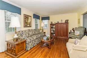 35 Roydon Dr N, Merrick, NY 11566 - Photo 12