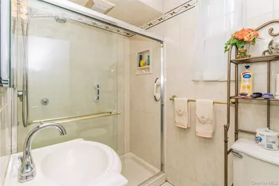 35 Roydon Drive N, Merrick, NY 11566 - Photo 14