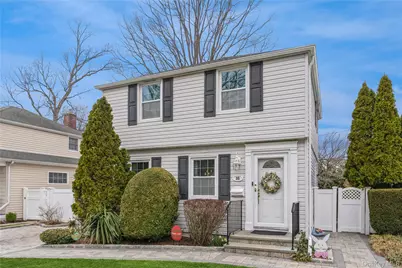 35 Roydon Drive N, Merrick, NY 11566 - Photo 2