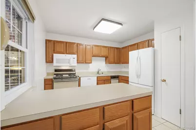 422 Somerset Drive #B, Pearl River, NY 10965 - Photo 8