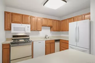 422 Somerset Dr, Pearl River, NY 10965 - Photo 6