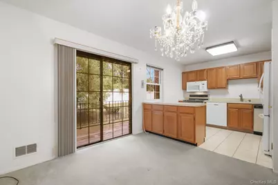 422 Somerset Drive #B, Pearl River, NY 10965 - Photo 4