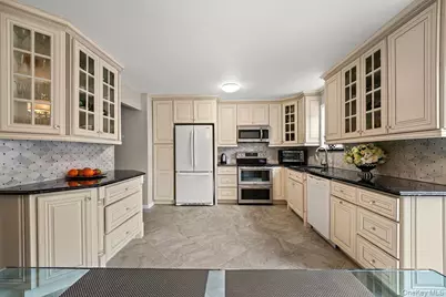 24058 65th Avenue, Little Neck, NY 11362 - Photo 6