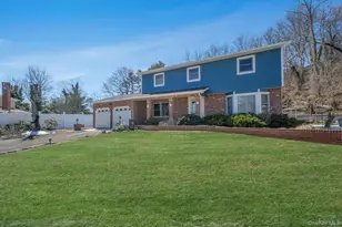 3 New Jersey Ct, Dix Hills, NY 11746 - Photo 2