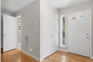 3014 Patrick Henry Ct, New Windsor, NY 12553 - Photo 4