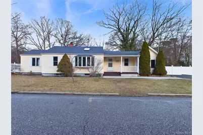 115 Clinton Avenue, Patchogue, NY 11772 - Photo 1