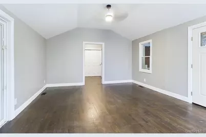 115 Clinton Avenue, Patchogue, NY 11772 - Photo 12