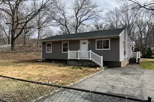 53 Hawkins Ave, Medford, NY 11763 - Photo 20