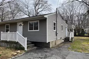 53 Hawkins Ave, Medford, NY 11763 - Photo 2