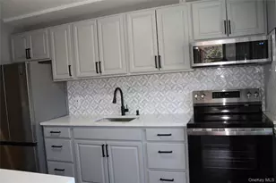 810 Blooming Grove Turnpike, New Windsor, NY 12553 - Photo 2