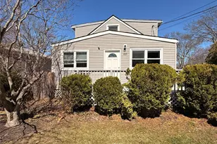 225 Fir Grove Rd, Ronkonkoma, NY 11779 - Photo 2