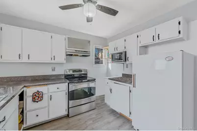 64 Beech Avenue, Farmingville, NY 11738 - Photo 10