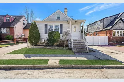 32 Cumberland Place, Valley Stream, NY 11580 - Photo 2