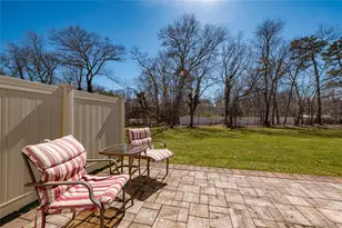 240 Pond View Ln, Smithtown, NY 11787 - Photo 24