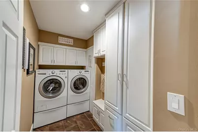 240 Pond View Lane, Smithtown, NY 11787 - Photo 14