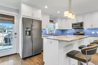 25 Young Street, West Babylon, NY 11704 - Photo 6