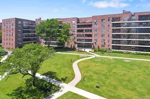 162-01 Powells Cove Blvd, Whitestone, NY 11357 - Photo 10